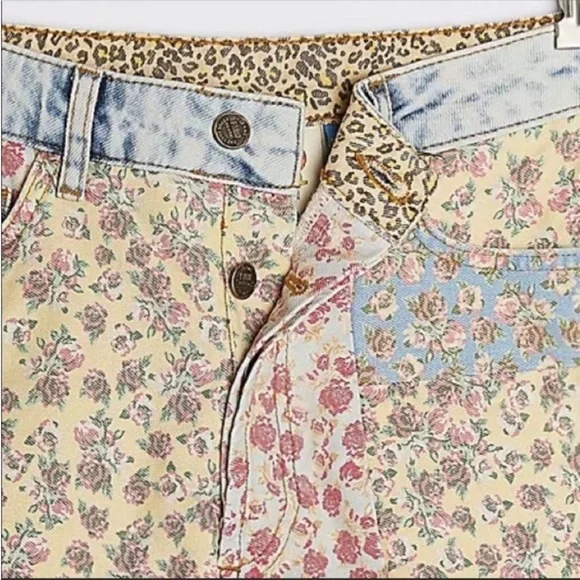 Farm Rio Ultra High Rise Floral Patchwork Denim Shorts Blue Pink Yellow 25 NWT - Picture 3 of 7